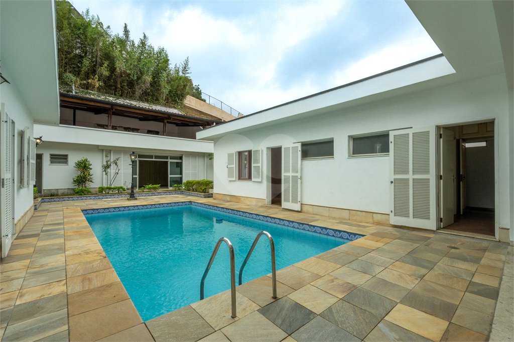 Casa Térrea à venda ou para alugar com 4 suítes em Jardim Marajoara, São Paulo, SP