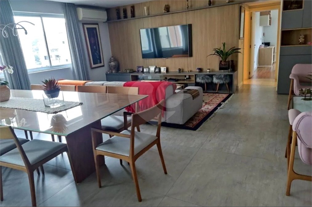Apartamento à venda com 3 quartos, sendo 1 suíte,  em Santa Cecília, São Paulo, SP