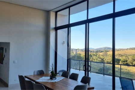 Casa à venda com 4 suítes no condomínio Osato, Atibaia - SP