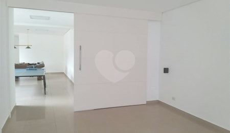 Casa à venda ou para alugar com 4 suítes no condomínio Flamboyant, Atibaia - SP