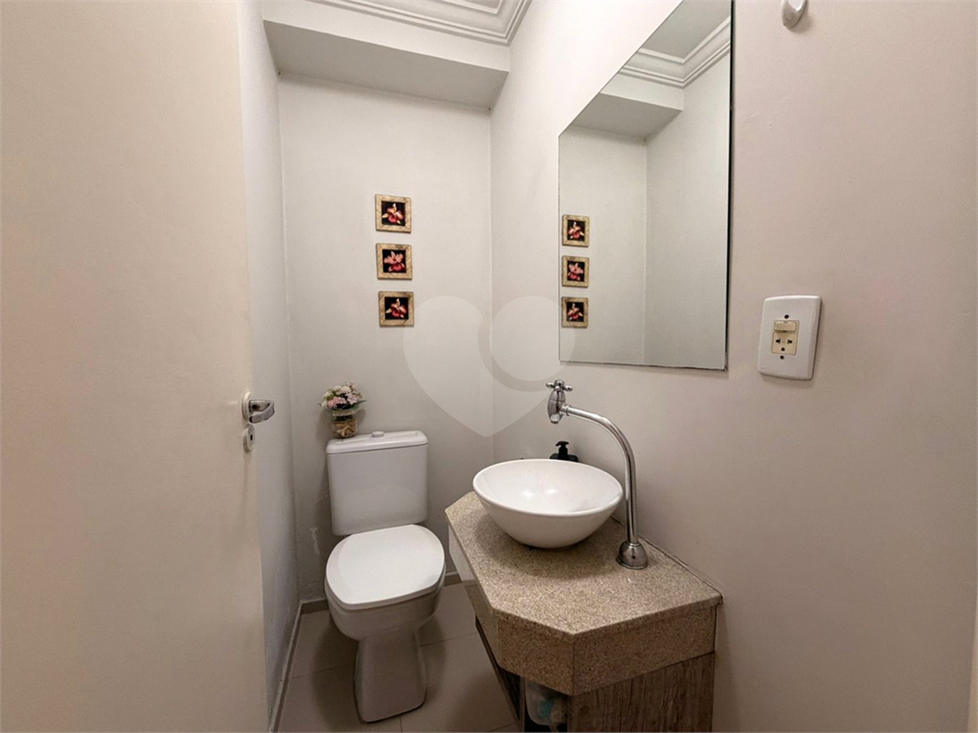 Casa à venda com 3 quartos, sendo 1 suíte, no condomínio Village Sarriá, Sorocaba - SP