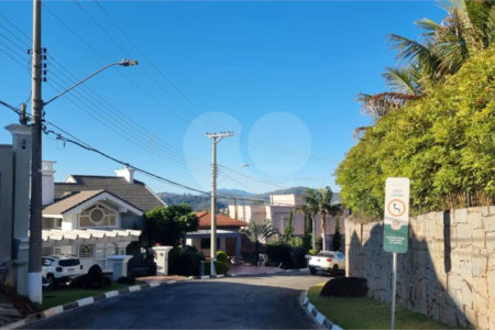 Casa à venda com 4 suítes no condomínio Osato, Atibaia - SP