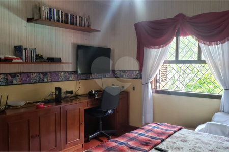 Sobrado à venda com 4 quartos, sendo 2 suítes, em Jardim Marajoara, São Paulo, SP