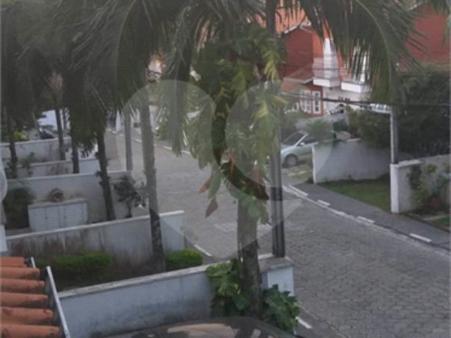 Casa à venda com 3 quartos, sendo 1 suíte,  no condomínio Village Palmas, São Paulo - SP