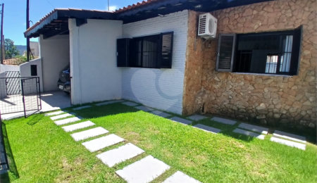 Casa à venda com 3 quartos, sendo 1 suíte, em Recreio Maristela, Atibaia, SP