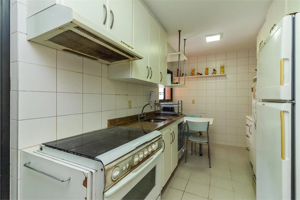 Apartamento à venda com 4 quartos, sendo 3 suítes, em Alto da Lapa, São Paulo, SP
