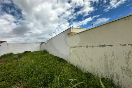 Terreno à venda em Jardim São João Batista, São Carlos - SP