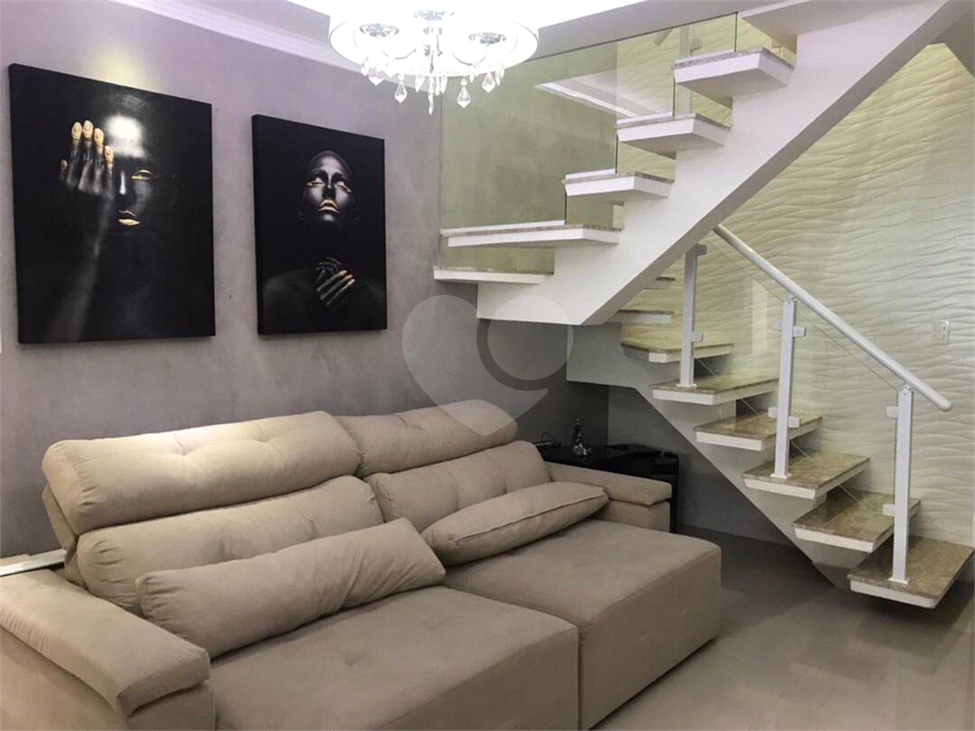 Sobrado à venda com 3 quartos, sendo 1 suíte,  em Vila Varela, Poá, SP