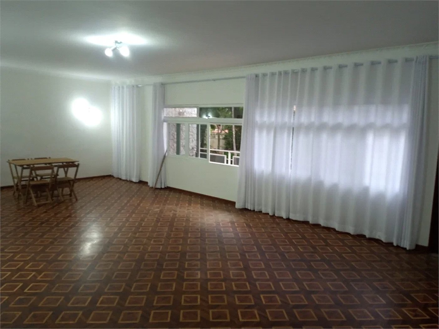 Casa Térrea à venda ou para alugar com 3 quartos, sendo 1 suíte,  em Caxingui, São Paulo, SP