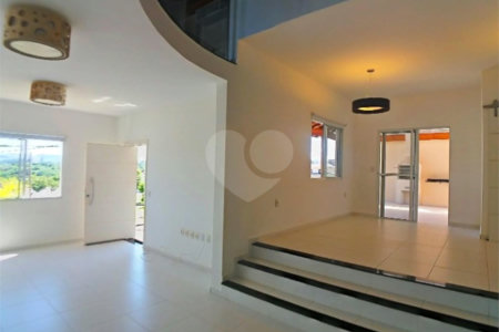Casa à venda com 3 suítes no condomínio Terras de São Francisco, Vinhedo - SP