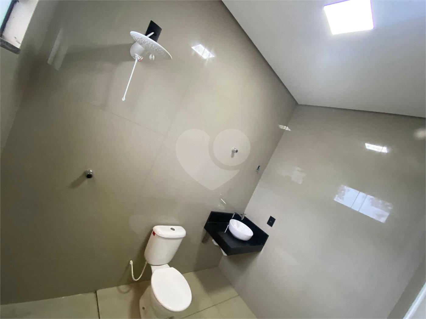 Casa à venda com 3 quartos, sendo 1 suíte,  no condomínio Residencial Helena Maria, Sorocaba - SP