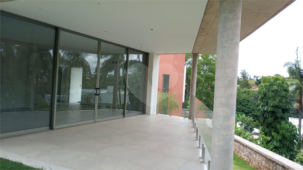 Casa à venda com 4 suítes no condomínio Estância Marambaia, Vinhedo - SP