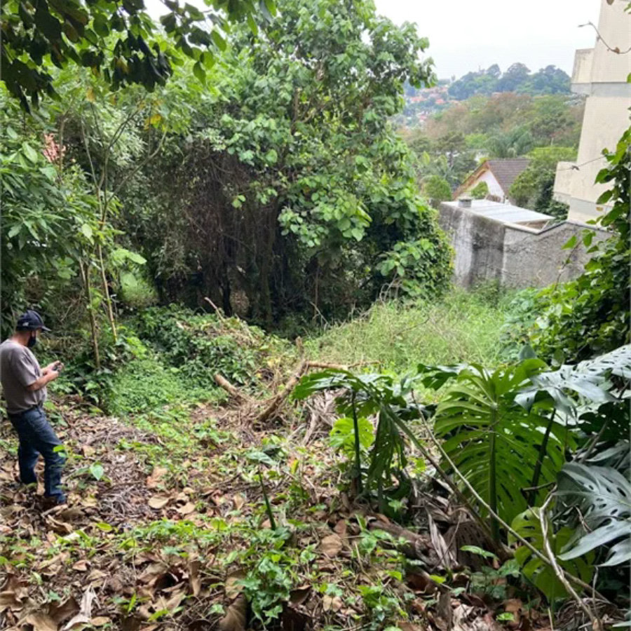 Terreno à venda no condomínio Jd Leonor, São Paulo - SP