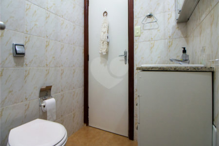 Casa à venda com 3 quartos, sendo 1 suíte, em Chácara Inglesa, São Paulo, SP