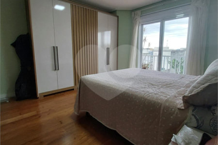 Sobrado à venda com 3 quartos, sendo 1 suíte, em Vila Nova Socorro, Mogi das Cruzes, SP