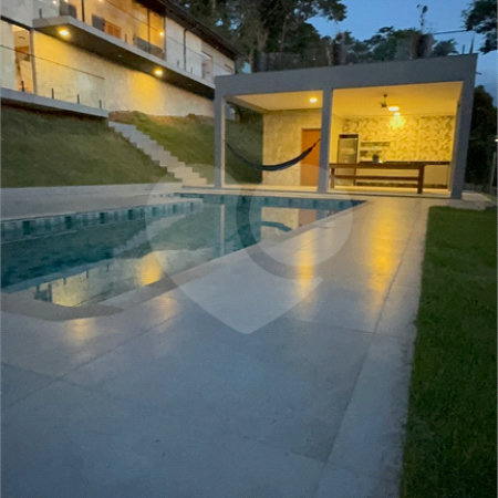 Casa à venda com 4 suítes no condomínio Portal Ouro Verde, Atibaia - SP