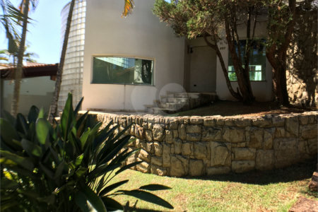 Casa à venda com 4 suítes no condomínio Estância Marambaia, Vinhedo - SP