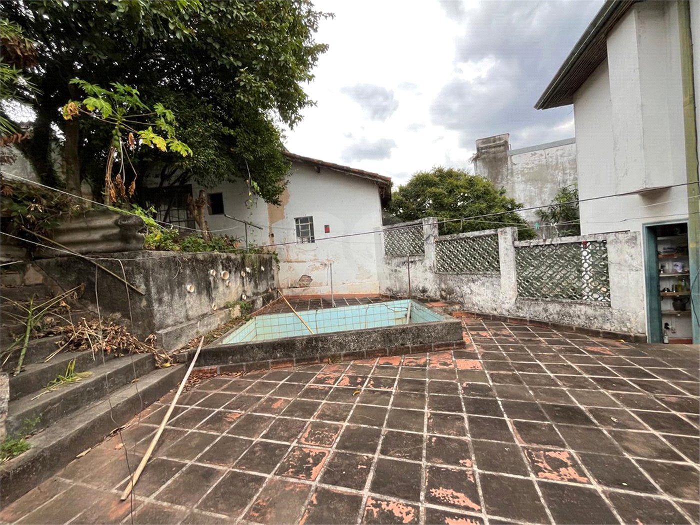 Sobrado à venda com 5 quartos, sendo 1 suíte, em Palmas do Tremembé, São Paulo, SP