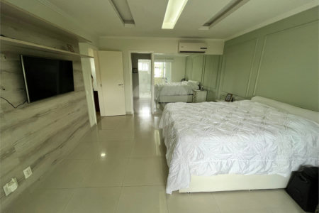 Casa à venda com 3 quartos, sendo 1 suíte, no condomínio Golden Village, Rio de Janeiro - RJ