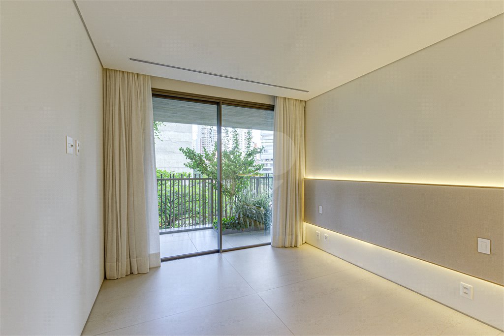 Apartamento à venda com 4 suítes em Moema, São Paulo, SP
