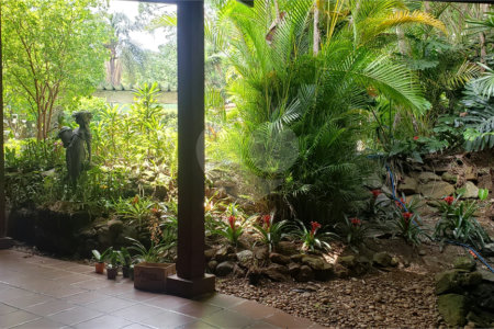 Sobrado à venda com 4 quartos, sendo 2 suítes, em Jardim Marajoara, São Paulo, SP