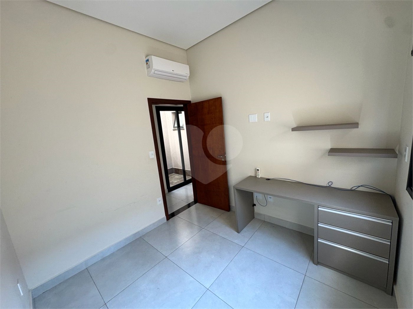 Casa à venda com 3 quartos, sendo 1 suíte, no condomínio Vila Ytu, Indaiatuba - SP