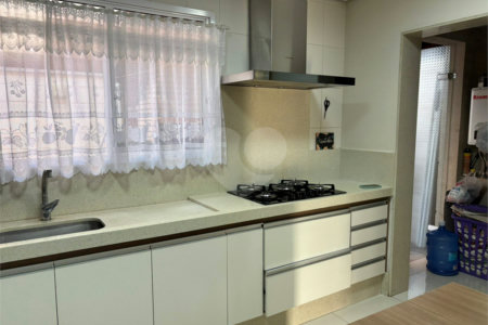 Casa à venda com 3 quartos, sendo 1 suíte, no condomínio Vila Nova Horizonte, Suzano - SP