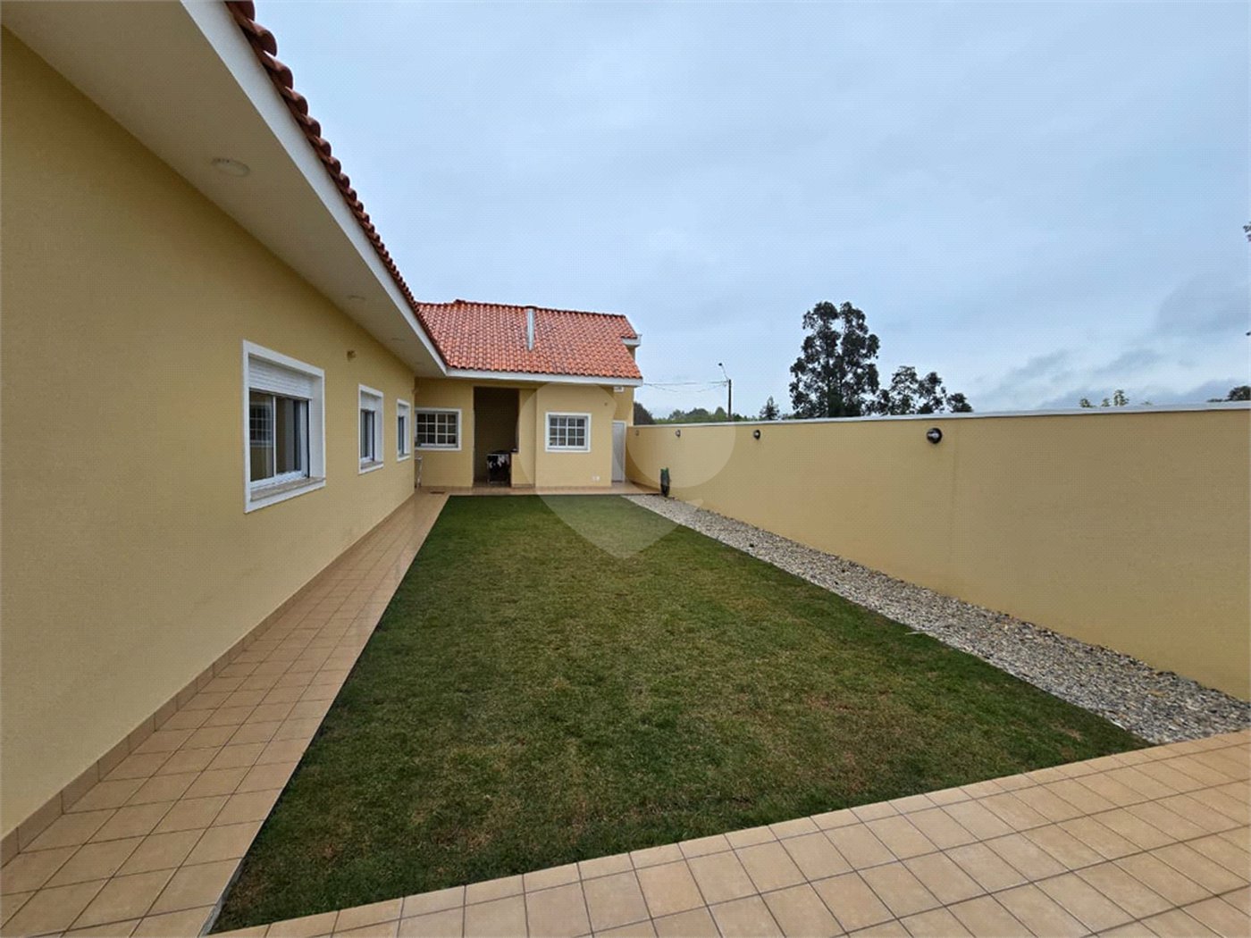 Casa à venda com 3 quartos, sendo 1 suíte,  no condomínio Golden Ville, Itapetininga - SP