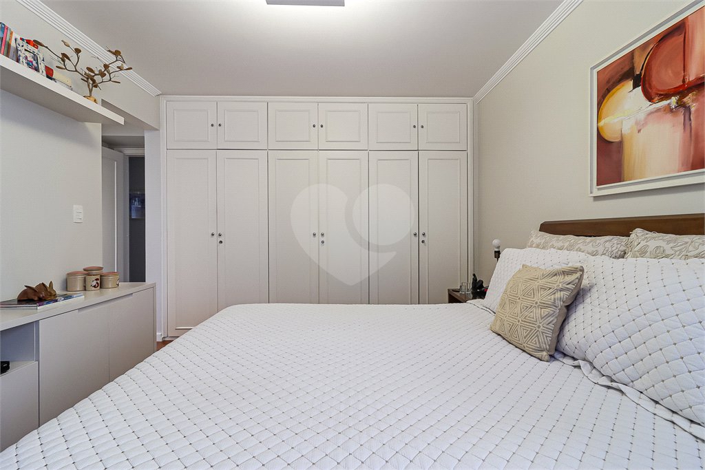 Apartamento à venda com 4 quartos, sendo 2 suítes, em Moema, São Paulo, SP