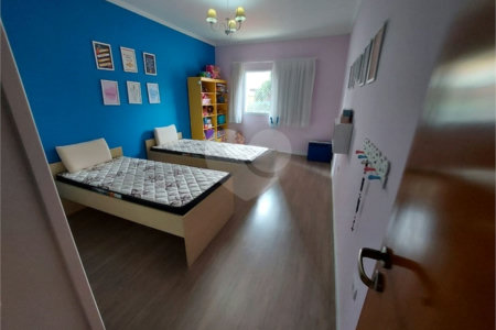 Sobrado à venda com 3 quartos, sendo 1 suíte, em Vila Laís, São Paulo, SP
