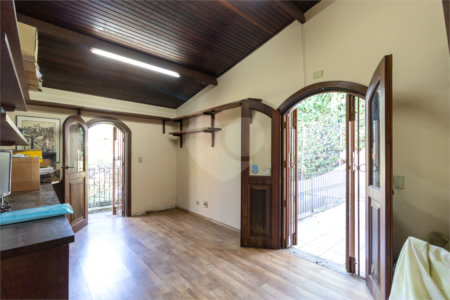 Casa à venda com 4 quartos, sendo 1 suíte, em Campo Belo, São Paulo, SP