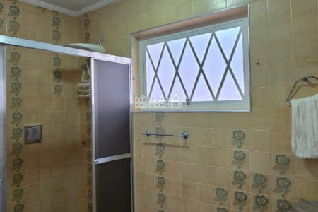 Casa à venda com 4 quartos, sendo 2 suítes, em Vila Petrópolis, Atibaia, SP