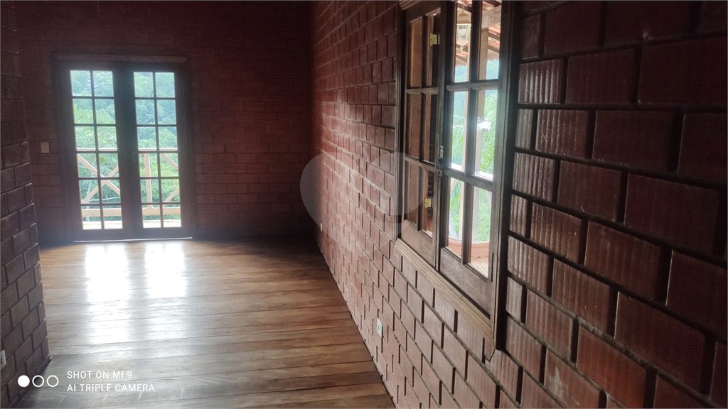 Casa à venda com 4 quartos, sendo 3 suítes, no condomínio Sausalito, Mairiporã - SP
