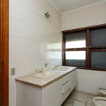 Casa à venda com 5 quartos, sendo 3 suítes, no condomínio Chácara Flora, São Paulo - SP