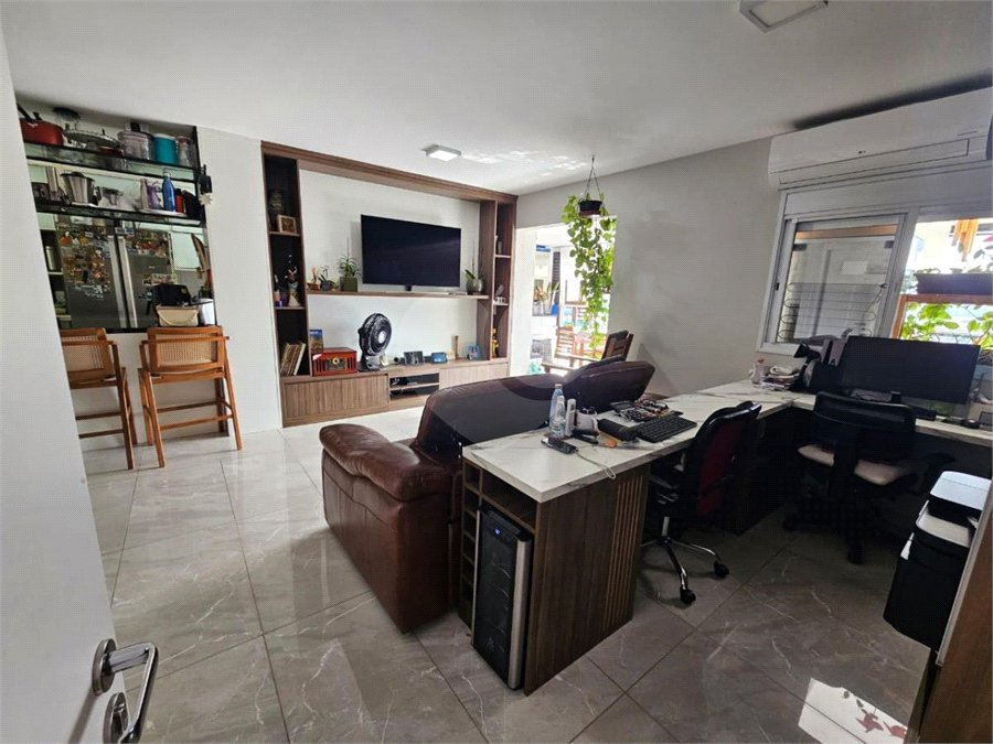 Apartamento à venda com 2 suítes em Vila Anastácio, São Paulo, SP