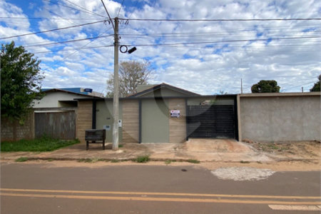 Casa para alugar com 3 quartos, sendo 1 suíte, em Parque das Aroeiras, Ponta Porã, MS