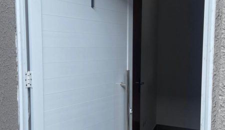 Sobrado à venda com 2 quartos, sendo 1 suíte,  em Jardim Princesa, Praia Grande, SP
