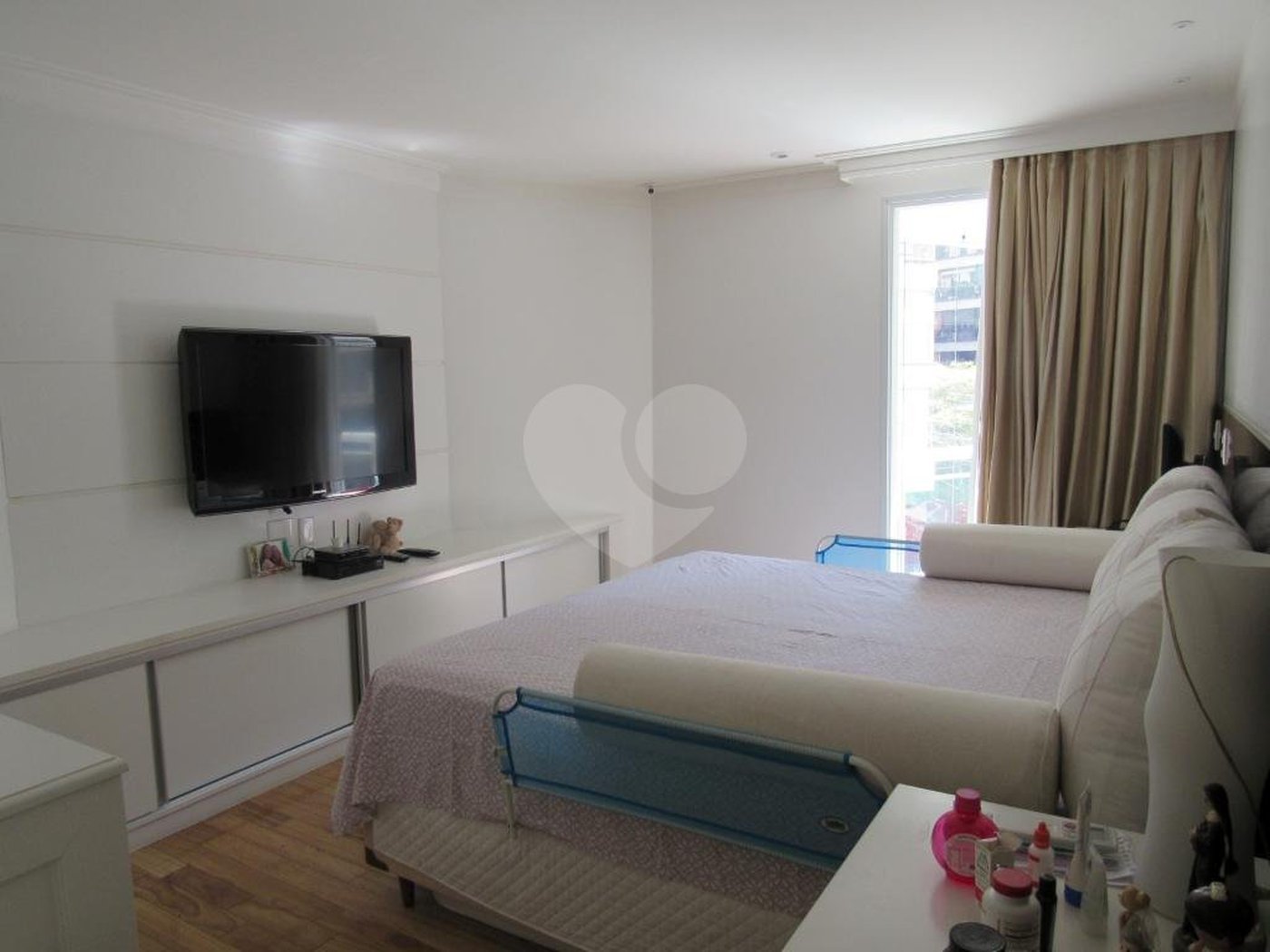 Apartamento à venda com 3 suítes em Real Parque, São Paulo, SP