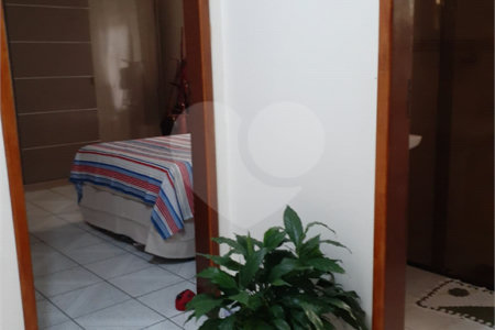 Sobrado à venda com 4 quartos em Vila Correa, Ferraz de Vasconcelos, SP