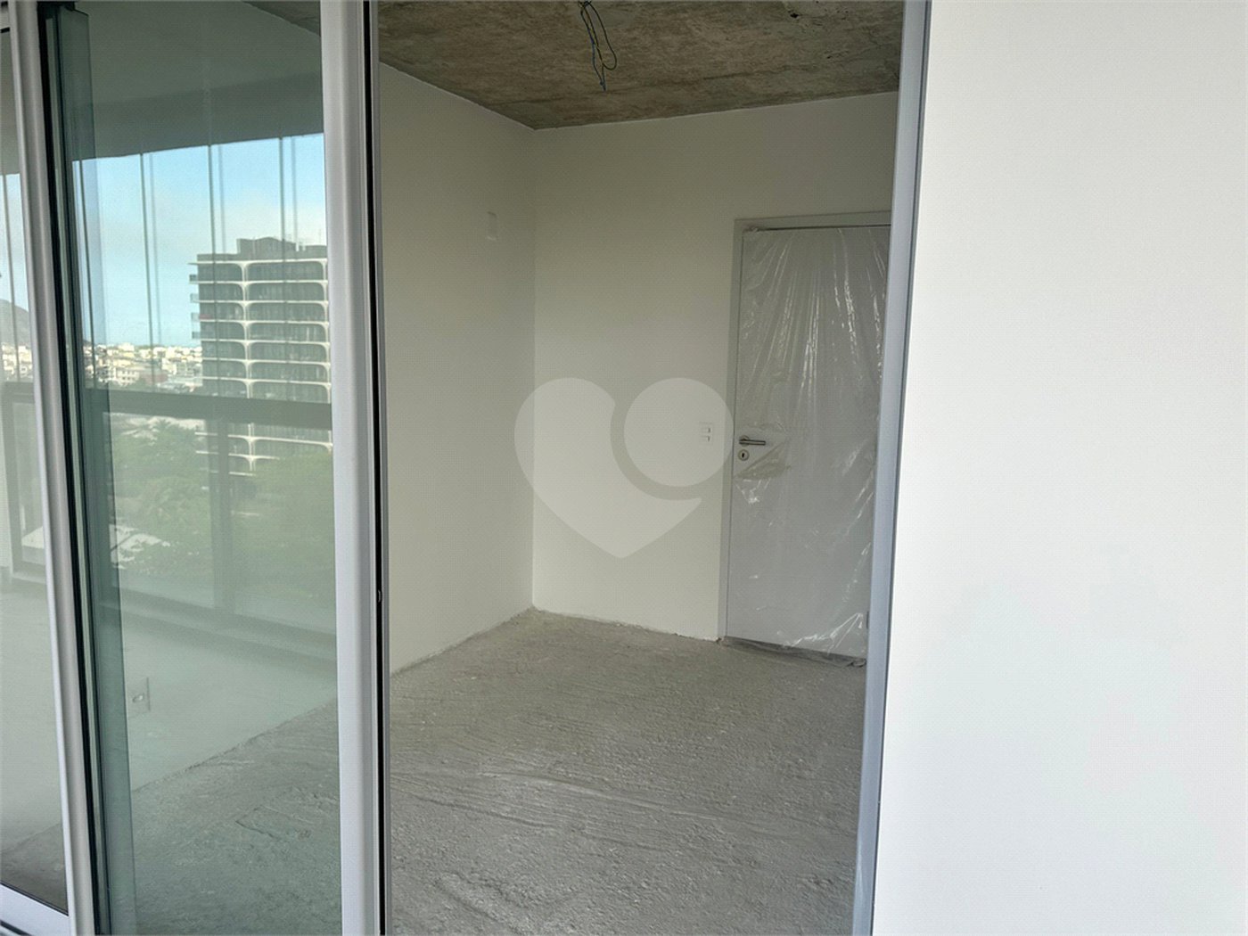 Apartamento à venda com 2 quartos, sendo 1 suíte,  em Recreio dos Bandeirantes, Rio de Janeiro, RJ