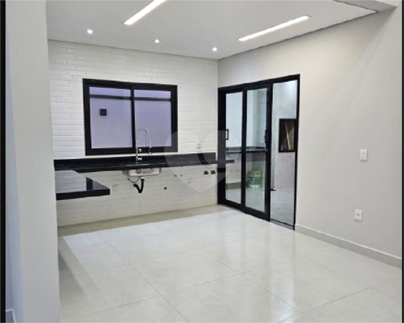 Casa à venda com 3 quartos, sendo 1 suíte,  no condomínio Helena Maria, Sorocaba - SP