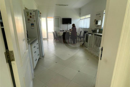Casa à venda com 5 quartos, sendo 4 suítes,  em Vila Oliveira, Mogi das Cruzes, SP