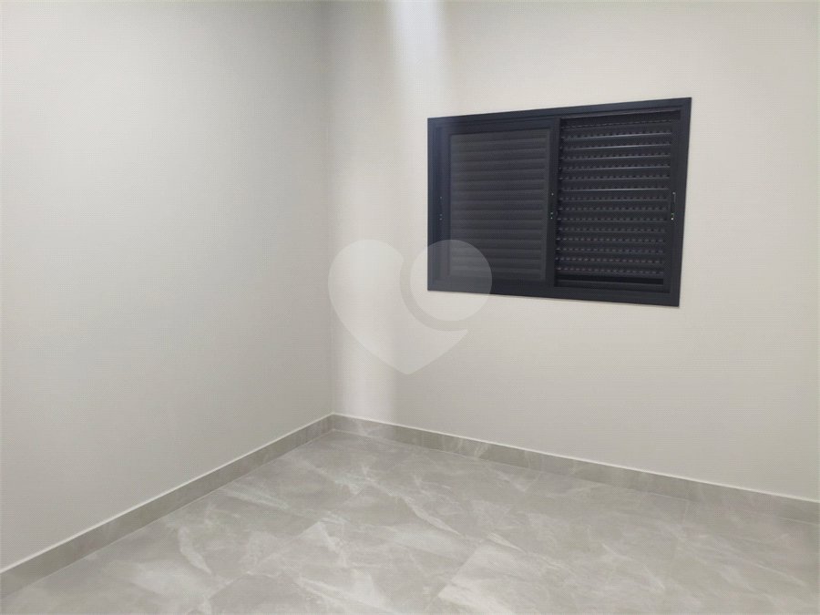 Casa à venda com 3 quartos, sendo 1 suíte,  no condomínio Tivolli, Itapetininga - SP