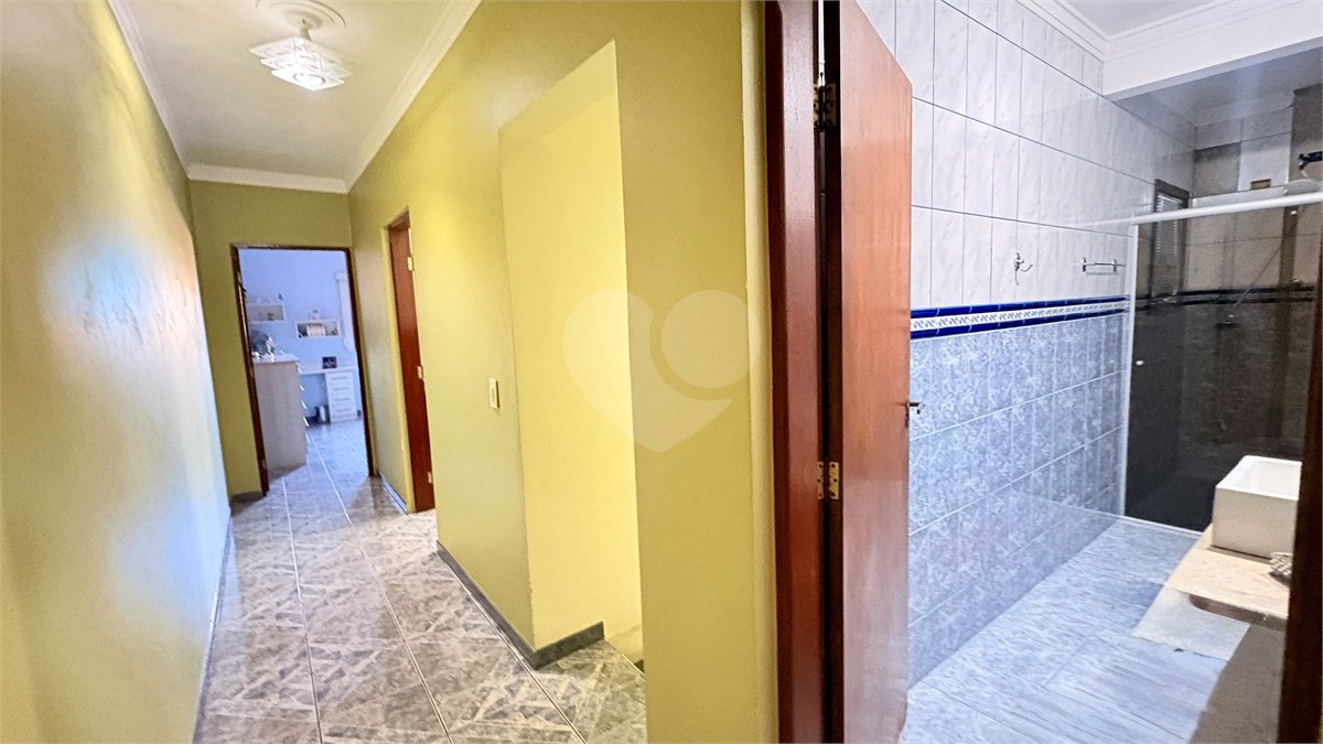 Sobrado à venda com 3 quartos, sendo 1 suíte, em Jardim São Guilherme, Sorocaba, SP
