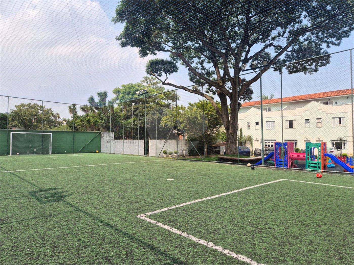Casa à venda com 3 quartos, sendo 2 suítes, no condomínio Quintas Marajoara, São Paulo - SP