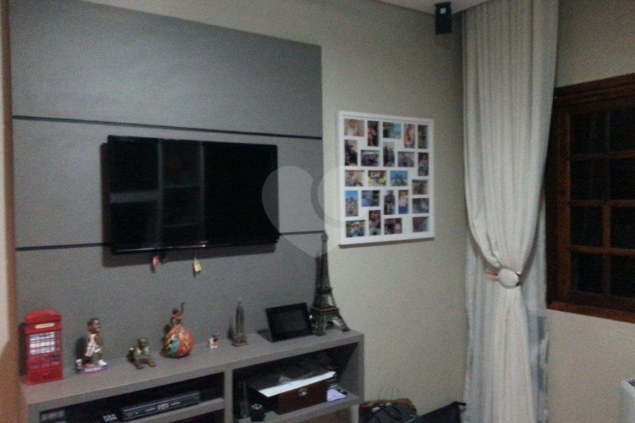 Sobrado à venda com 3 suítes em Vila Nivi, São Paulo, SP