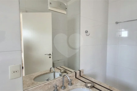 Lindo sobrado com 4 suites e piscina à venda, 365m², por R$ 2.450.000,00 no condomínio Villa Suiça, em Indaiatuba/SP.