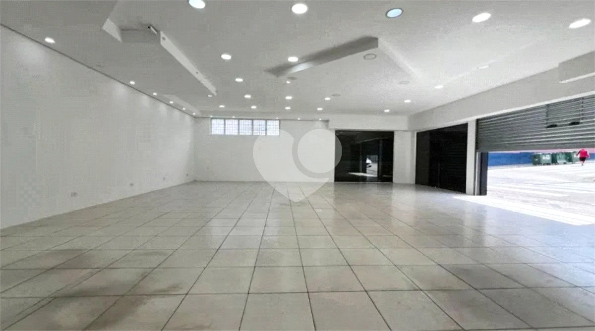 Salão Comercial para Locação | Esquina no Centro de Salto/SP