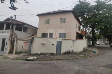 CASA COM DOIS ANDARES SEPARADOS A VENDA NO JARDIM LIMOEIRO, COM 139M²