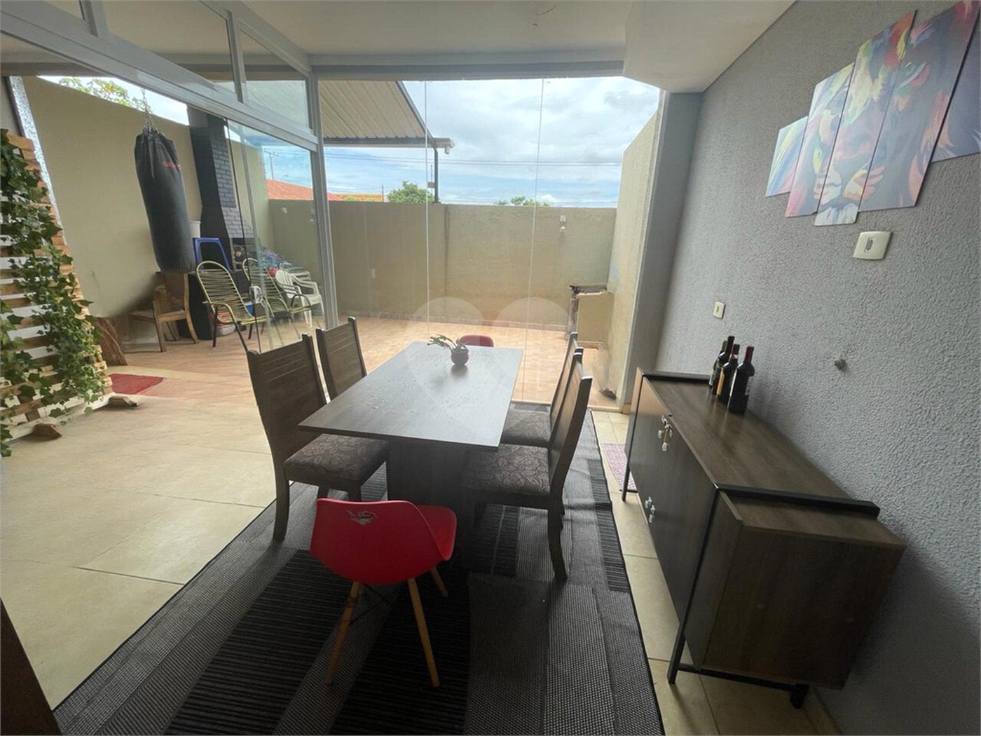 Sobrado à venda com 3 quartos, sendo 1 suíte, em Jardim Brasília, Três Lagoas, MS